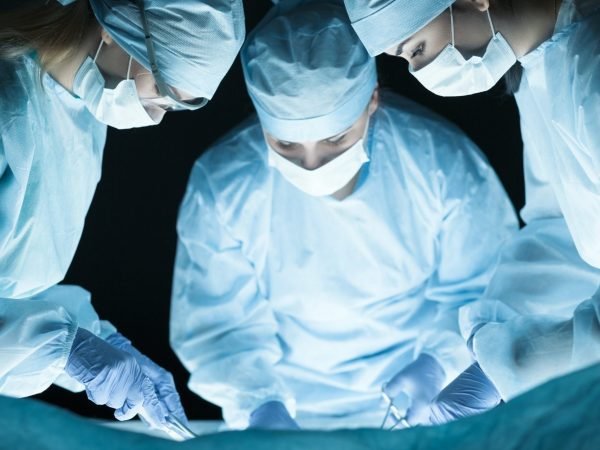 medical-team-performing-operation-e1598498346953.jpg
